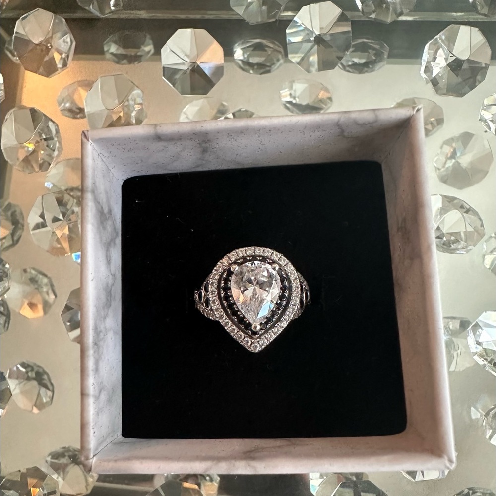 Jeulia Dazzling Silver Teardrop Ring